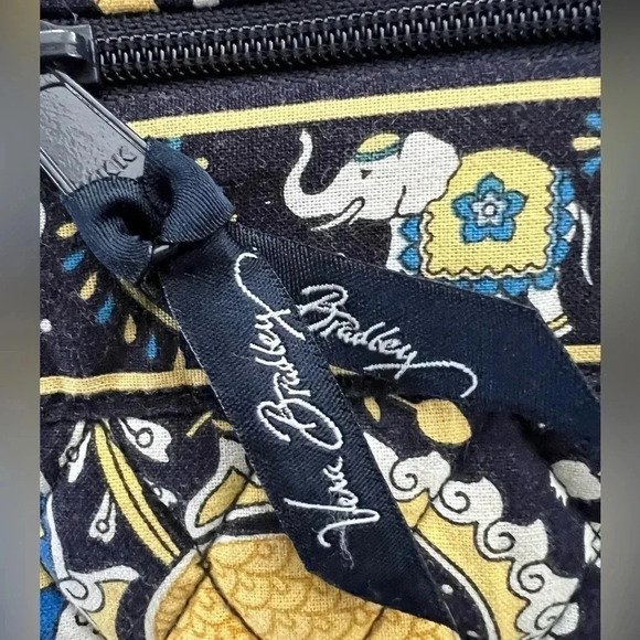 RETIRED Vera Bradley | Ellie Blue pattern crossbody handbag. - Picture 4 of 15